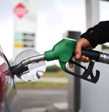 أسعار المحروقات والغاز في فلسطين لشهر 2 فبراير/ شباط 2026