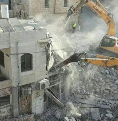 الاحتلال يهدم منزلا في سلوان جنوب المسجد الأقصى