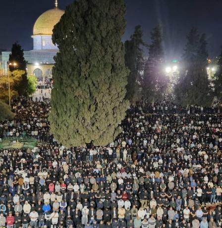 35 ألف مصل يؤدون صلاتي العشاء والتراويح في المسجد الأقصى
