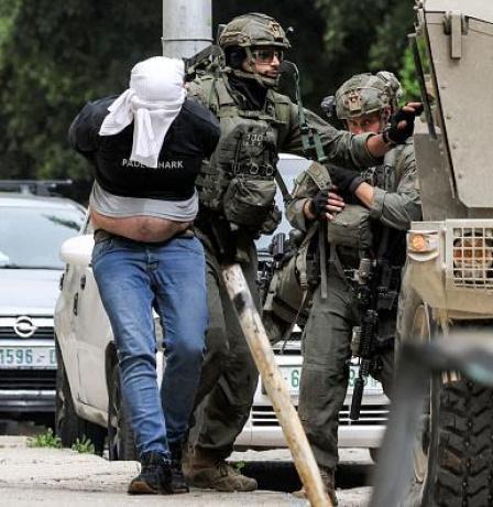 الاحتلال يعتقل ثلاثة مواطنين من الأغوار الشمالية