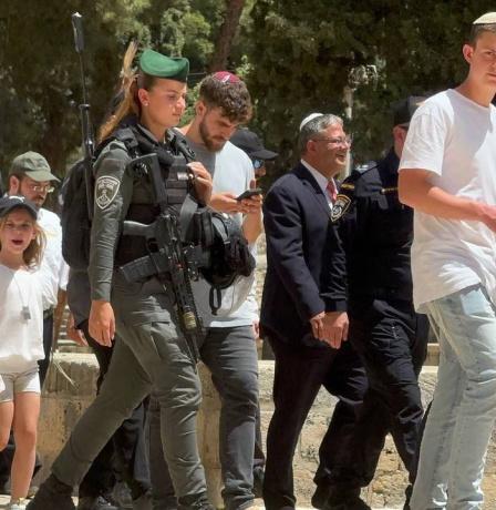 مستعمرون بقيادة المتطرف "غليك" يقتحمون الأقصى
