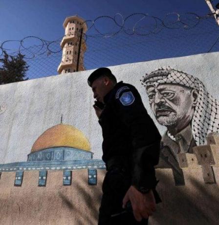 خاص | الخليل ترفض مشروع "الإمارة".. لا بديل عن منظمة التحرير