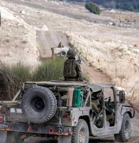 الاحتلال يعتقل سوريين خلال مداهمة قرية عابدين غرب درعا