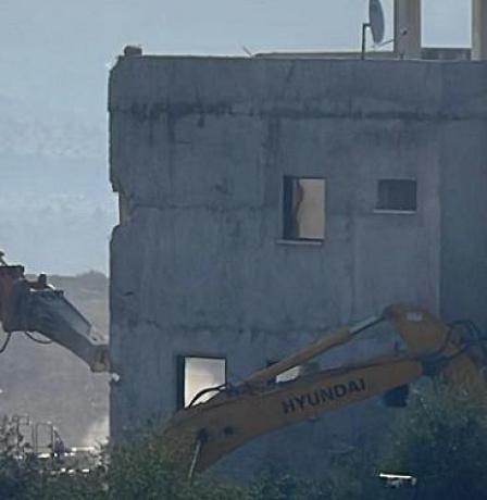 السلطات الإسرائيلية تهدم منزلا من طابقين في عارة بأراضي 48