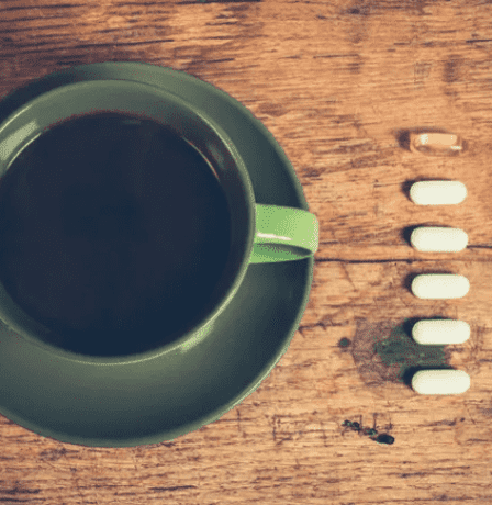 لصحتك… تجنّب تناول هذه الأدوية مع القهوة