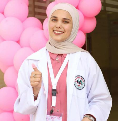تالا أبو سارة طالبة كلية الصيدلة في الجامعة العربية الأمريكية تطلق أكاديمية مبتكرة تعيد تشكيل مستقبل المهنة