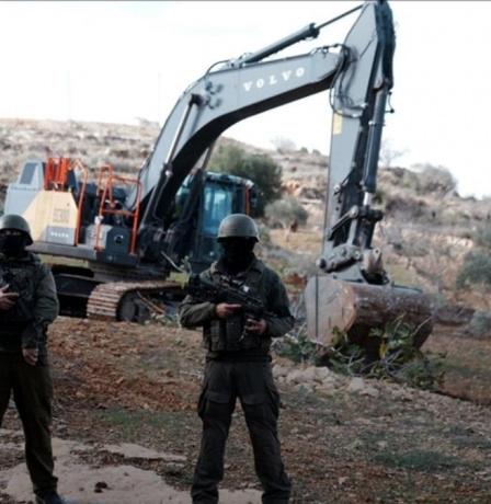 الاحتلال يواصل تجريف آلاف الدونمات من أراضي قرية قريوت جنوب نابلس
