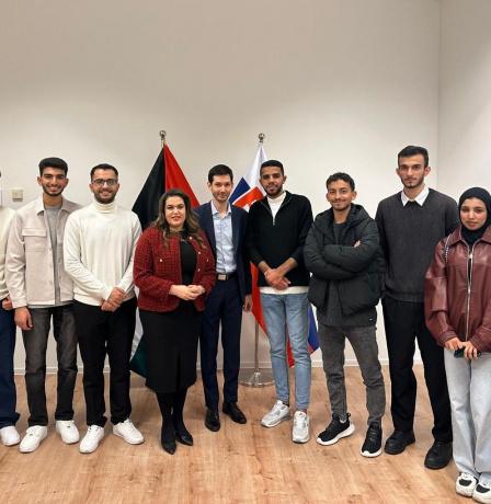 سفارة فلسطين لدى سلوفاكيا تستقبل عددا من الطلبة القادمين من قطاع غزة