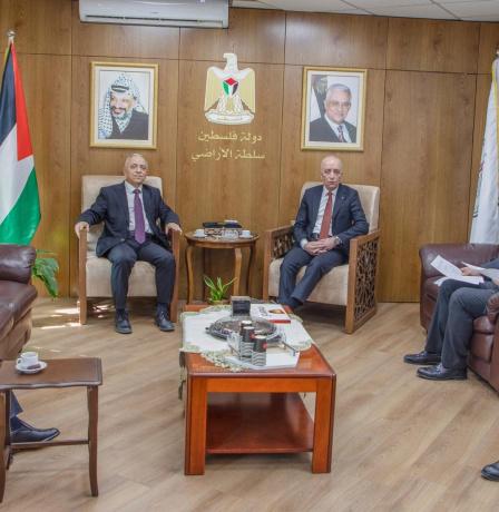 رئيس سلطة الأراضي يبحث مع رئيس بلدية طولكرم سبل تعزيز التعاون والتنسيق المشترك في إدارة قطاع الأراضي في المدينة