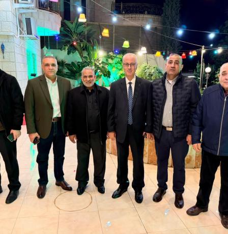 وجهاء من عائلتي أبو شنب والطيراوي يزورون الدكتور رامي الحمد الله ويثمنون جهوده في إنجاح الصلح