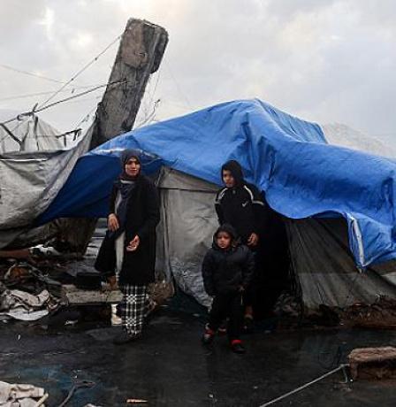 وفاة 5 أطفال و10 من كبار السن في غزة بسبب البرد وضيق التنفس