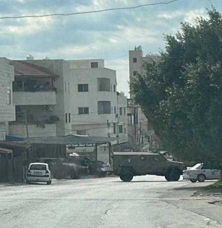 قوة خاصة من جيش الاحتلال تعتقل مواطنا من ضاحية شويكة
