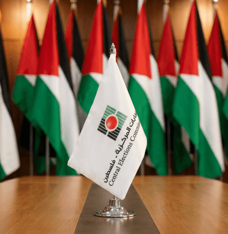 مؤسسات حقوقية: اشتراط الإقرار ببرنامج منظمة التحرير للترشح يمس التعددية ويخالف القانون الأساسي