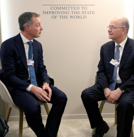 مصطفى يبحث مع مدير برنامج الأمم المتحدة الإنمائي سبل تنفيذ برامج إعادة إعمار غزة والضفة