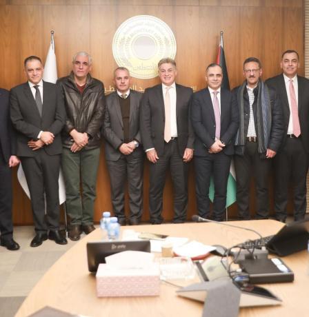 سلطة النقد واتحاد الغرف التجارية الصناعية يناقشان التطورات الاقتصادية وآليات دعم القطاع الخاص