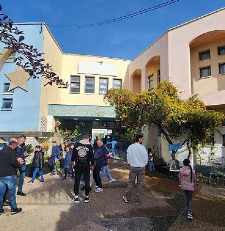 طمرة: مظاهرة باتجاه مركز الشرطة إثر إطلاق نار قبالة مدرسة البيروني