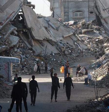 10شهداء بينهم 4 أطفال في قصف الاحتلال خيام ومباني نازحين في غزة