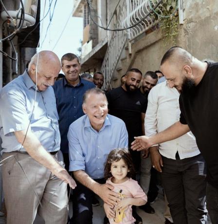 عائلات قتلى إسرائيليين: “كيف صودق لملياردير مشتبه بتمويل حماس على إقامة فندق في القدس؟”