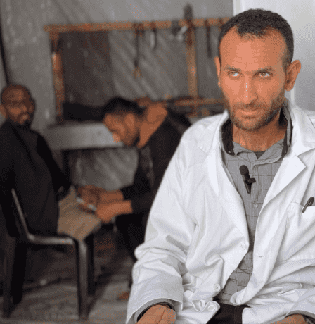 خاص| "ليست مجرد أطراف.. بل حياة"… حين يصنع طبيبٌ الأمل لجرحى غزة