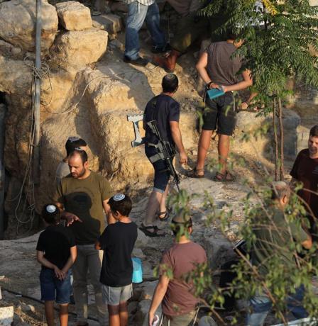 مستوطنون يقتحمون خلايل اللوز جنوب شرق بيت لحم