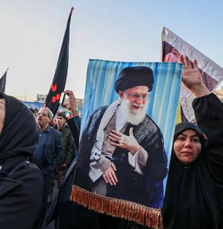 مسؤولون أميركيون يشككون بإمكانية تغيير النظام بإيران بعد اغتيال خامنئي