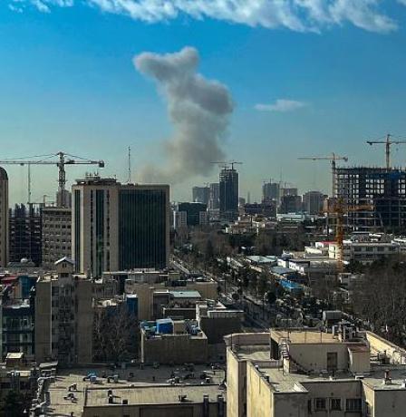 الحرب على إيران: هجمات صاروخية على إسرائيل وقواعد أميركية بعد اغتيال خامنئي