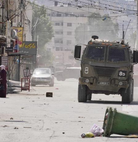 الاحتلال يواصل اقتحام يعبد لليوم الثاني والاستيلاء على منازل فيها