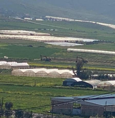 الاحتلال يواصل شق طريق استعماري شرق طمون جنوب طوباس