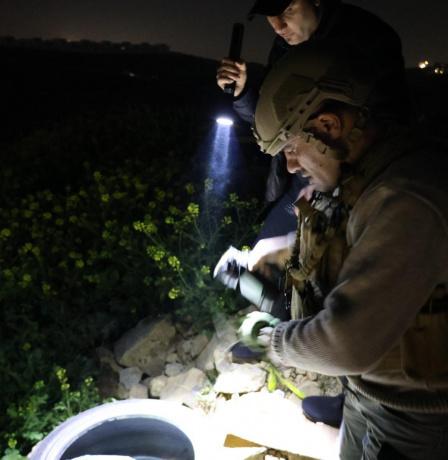 الشرطة تتعامل مع جسم متفجر منبثق عن قذيفة في بلدة أبو شخيدم