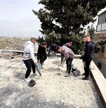 الاحتلال يجبر مقدسيا على هدم جزء من منزله ذاتيا في بلدة صور باهر