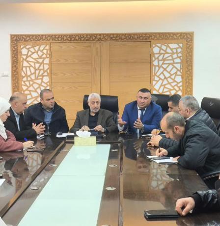 النقل والمواصلات تشارك في اجتماع لجنة السير بطولكرم لتعزيز تنظيم المدينة ومعالجة الأزمات المرورية
