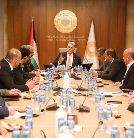 "سلطة النقد" و"نقابة المهندسين" و"اتحاد المقاولين" يناقشون خطة تطبيق قانون خفض استخدام النقد