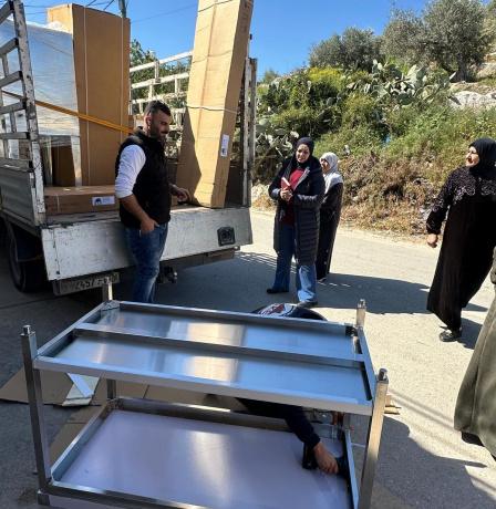 زراعة طولكرم وجمعية تنمية المرأة الريفية تُسلّم معدات تصنيع لـ100 مستفيدة