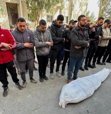 شهداء ومصابون بقصف مسيرة في دير البلح وتصعيد واسع في غزة