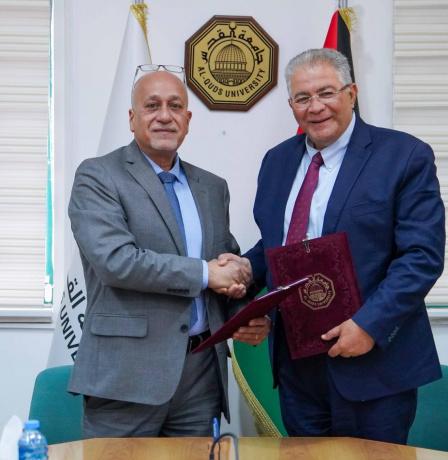 جامعة القدس ومركز تطوير يوقعان اتفاقية لتنفيذ مشروع "دخل مستدام للشباب"