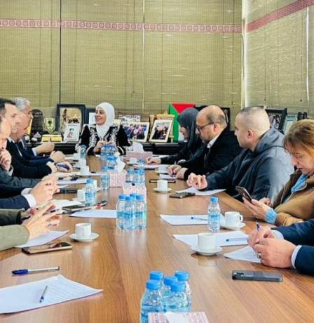 مجلس طوارئ رام الله والبيرة يعقد اجتماعا تقييمياً ويؤكد توفر السلع الأساسية ومراقبة الأسعار 