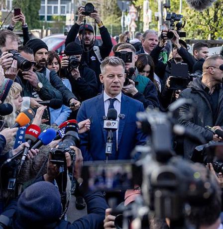 من هو بيتر ماغيار الذي اكتسح انتخابات المجر؟