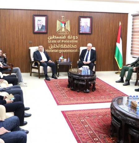 وزير الداخلية يتفقد محافظة الخليل: شدد على أهمية التكامل المؤسسي لمواجهة التحديات