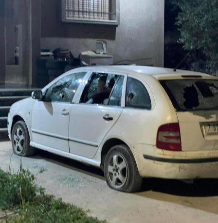 مستوطنون يهاجمون مركبات المواطنين شمال الخليل