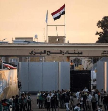 سفارة فلسطين بالقاهرة تدعو الراغبين بالعودة لغزة تسجيل بياناتهم