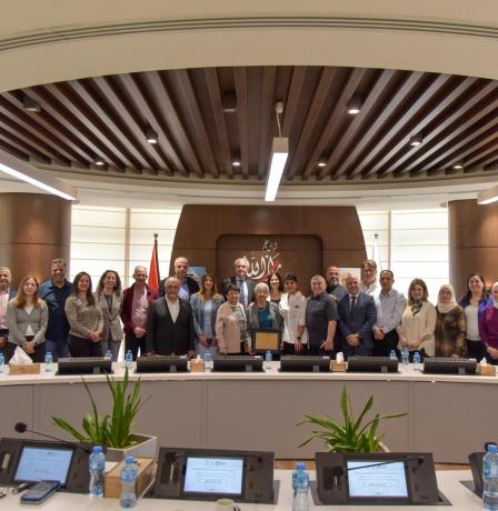 بلدية رام الله تطلق اسم "مدرسة جانيت ميخائيل" تكريمًا لمسيرتها