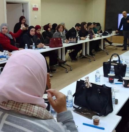 جمعية المرأة العاملة تختتم سلسلة لقاءات حول الدستور الفلسطيني المؤقت
