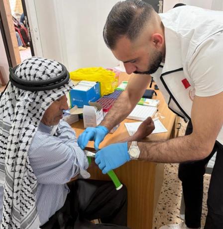 1500 مستفيد من حملاتها الطبية: "بيت مال القدس" تنفذ يوما طبيا مجانيا في مخماس