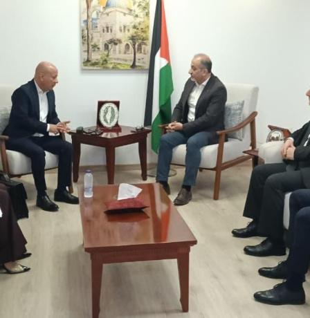 أبو هولي ومندوب فلسطين الدائم لدى الجامعة العربية يبحثان إحياء الذكرى الـ78 للنكبة