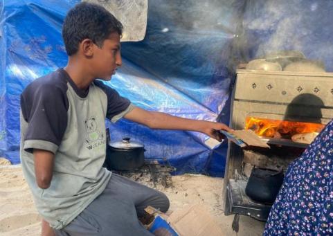 أحمد… طفلٌ خرج من بين الرماد يحمل نصف جسدٍ وقلبًا كاملًا