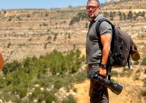 خاص | مصوّر يوثق الحياة البرية في معركة حماية البيئة والهوية