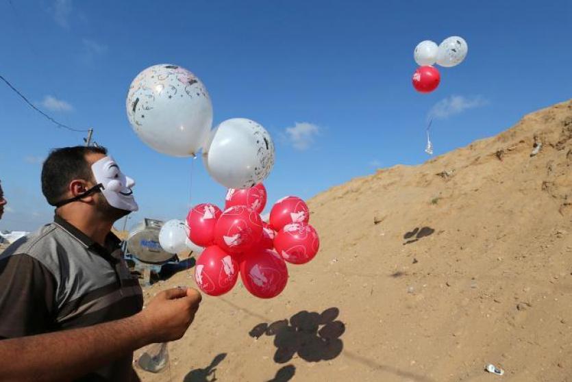 الغزيون يرفضون الحصار بإطلاق البالونات الحارقة تجاه مستوطنات الاحتلال