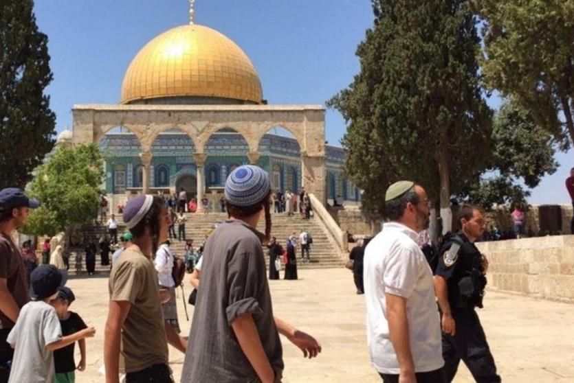 مستوطنون خلال اقتحام المسجد الاقصى