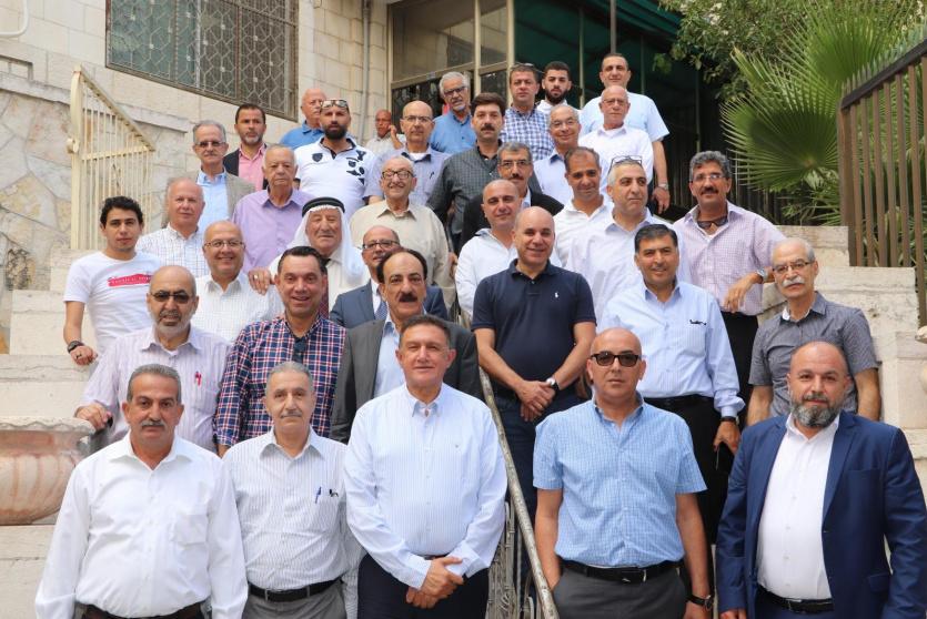 وفد من رجال الأعمال المقدسيين يزور كهرباء القدس ويؤكد وقوفه إلى جانبها 