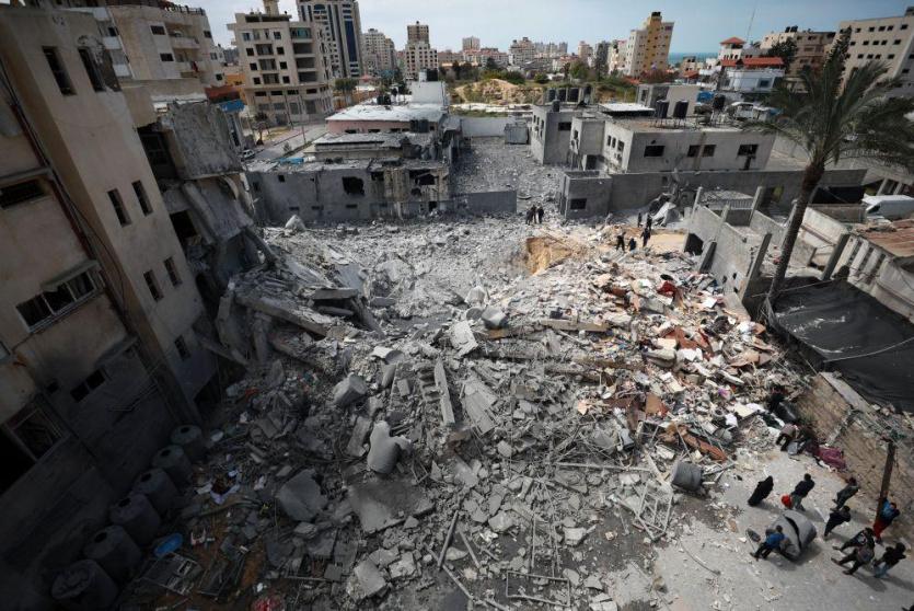 منازل مهدنة في غزة جراء القصف